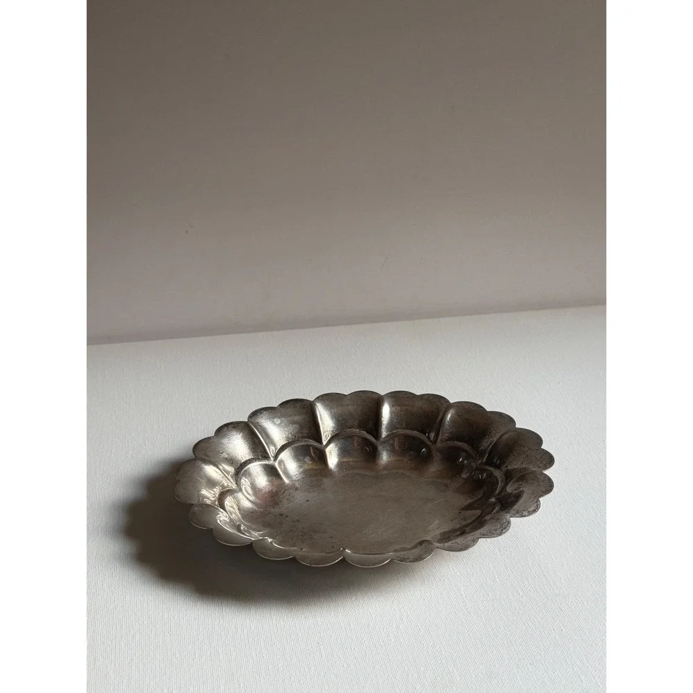 Vintage Silver Scalloped Oval Trinket Dish Metal Catchall Bowl Fluted Edge 8 in